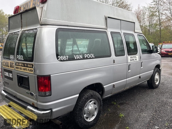 2014 Ford Econoline Cargo Commercial with VIN 1FTNE2EW9EDA74369, listed as a Copart auction lot 56188375 with 114,307 mi miles and Clean Title. Bid and sale history available at DreamBid. Image 4.