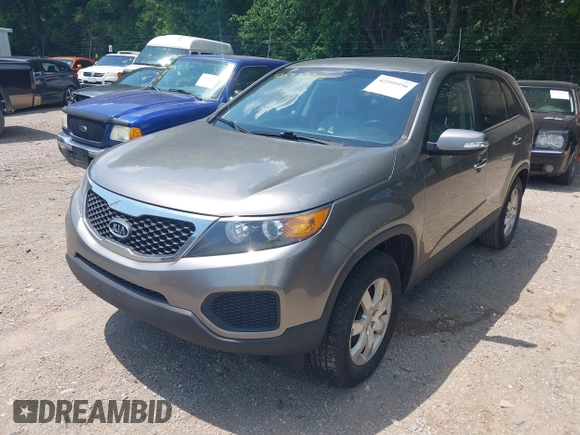 2013 Kia Sorento LX with VIN 5XYKT3A17DG405636, listed as a IAAI auction lot 42595956 with 192,632 mi miles and . Bid and sale history available at DreamBid. Image 2.
