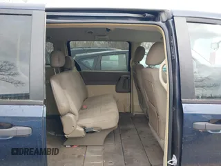 2008 Chrysler Town & Country LX with VIN 2A8HR44H68R743840, listed as a IAAI auction lot 41829643 with 183,696 mi miles. Bid and sale history available at carsss.com. Image 8.