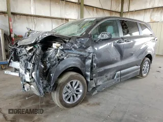 2025 Toyota Sienna LE z VIN 5TDKRKEC8SS238675, wystawiony jako Copart lot #63805595 z przebiegiem 110 mil mil oraz Szkoda całkowita • Salvage title. Historia ofert i sprzedaży dostępna na DreamBid. Obrazek 1.