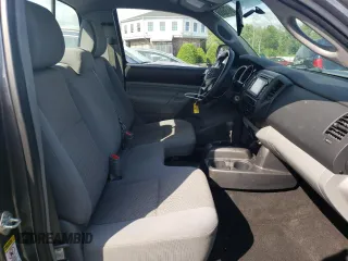 2014 Toyota Tacoma z VIN 5TFNX4CN0EX033112, wystawiony jako Copart lot #61796995 z przebiegiem 65 652 mil mil oraz Czysty tytuł • Clean title. Historia ofert i sprzedaży dostępna na DreamBid. Obrazek 10.