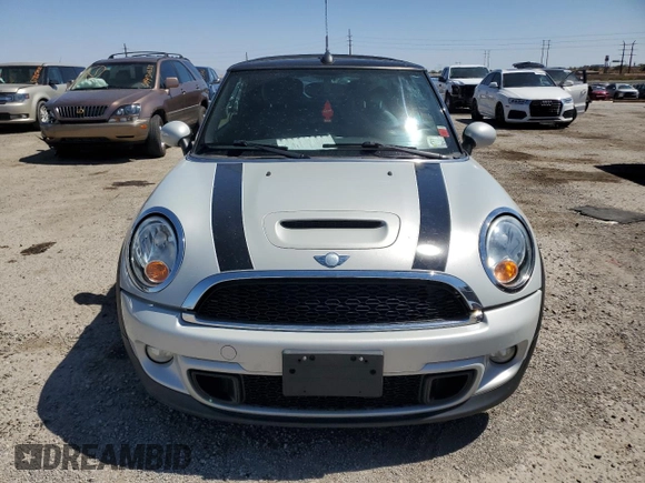 2011 MINI Convertible S with VIN WMWZP3C55BTX84489, listed as a Copart auction lot 57680375 with 86,313 mi miles and Clean title. Bid and sale history available at DreamBid. Image 5.