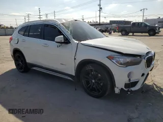 2017 BMW X1 sDrive28i with VIN WBXHU7C38H5H35352, listed as a Copart auction lot 44270505 with 68,047 mi miles and Salvage Title. Bid and sale history available at carsss.com. Image 4.