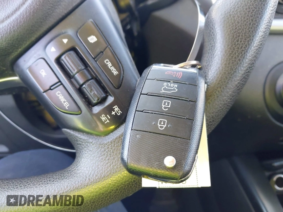 2018 Kia Sorento LX z VIN 5XYPG4A39JG385905, wystawiony jako IAAI lot #40936433 z przebiegiem 116 080 mil mil oraz . Historia ofert i sprzedaży dostępna na DreamBid. Obrazek 11.