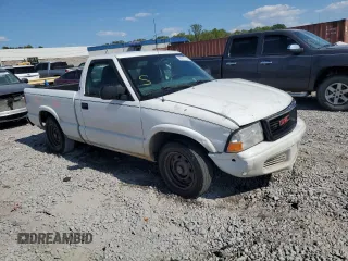 2003 GMC Sonoma SLS with VIN 1GTCS14H538264821, listed as a Copart auction lot 68917714 with 177,973 mi miles and Salvage Title. Bid and sale history available at carsss.com. Image 4.