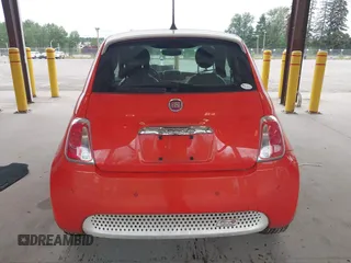 2017 FIAT 500e z VIN 3C3CFFGE2HT546074, wystawiony jako IAAI lot #42269995 z przebiegiem 42 782 mil mil oraz . Historia ofert i sprzedaży dostępna na DreamBid. Obrazek 16.
