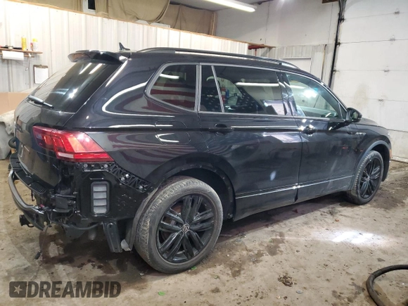 2022 Volkswagen Tiguan SE R-Line Black with VIN 3VV8B7AX8NM102055, listed as a Copart auction lot 47085015 with 20,007 mi miles and Salvage Title. Bid and sale history available at DreamBid. Image 3.