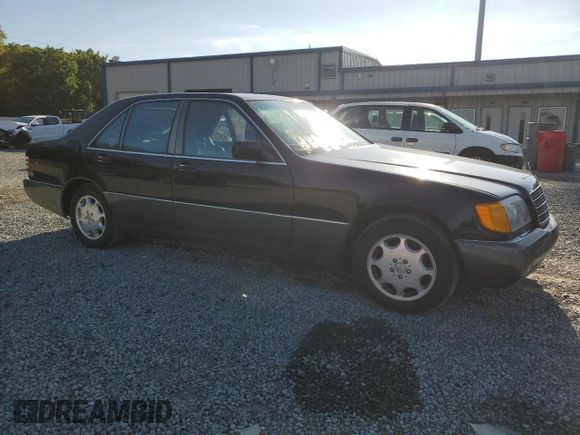 1992 Mercedes-Benz 300 with VIN WDBGB34E8NA061712, listed as a Copart auction lot 55837085 with 219,090 mi miles and Clean Title. Bid and sale history available at DreamBid. Image 4.