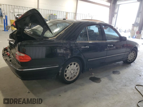 2001 Mercedes-Benz E 320 z VIN WDBJF65J91B339674, wystawiony jako Copart lot #50374725 z przebiegiem 205 940 mil mil oraz Szkoda całkowita • Salvage title. Historia ofert i sprzedaży dostępna na DreamBid. Obrazek 3.