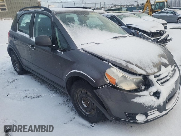2013 Suzuki SX4 z VIN JS2YA5A34D6100052, wystawiony jako Copart lot #85862654 z przebiegiem 105 114 mil mil oraz Tytuł czysty. Historia ofert i sprzedaży dostępna na DreamBid. Obrazek 4.