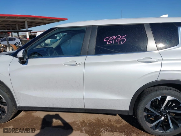 2024 Mitsubishi Outlander SE with VIN JA4J4VA86RZ081910, listed as a IAAI auction lot 41846277 with 3,420 mi miles. Bid and sale history available at carsss.com. Image 14.