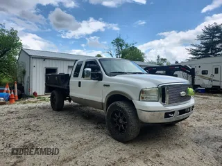 2006 Ford F-350 XL with VIN 1FTWX31P26EC18343, listed as a Copart auction lot 55652265 with 303,085 mi miles and Clean Title. Bid and sale history available at DreamBid. Image 1.