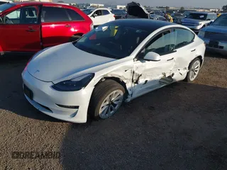 2021 Tesla Model 3 Long Range z VIN 5YJ3E1EB0MF936609, wystawiony jako IAAI lot #41599411 z przebiegiem 55 993 mil mil oraz . Historia ofert i sprzedaży dostępna na DreamBid. Obrazek 19.