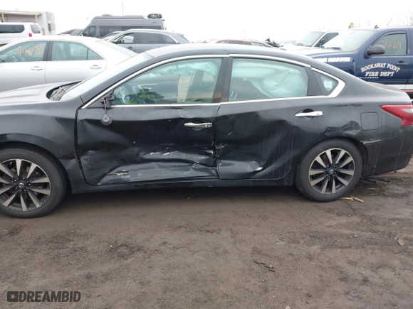 2018 Nissan Altima 2.5 SL with VIN 1N4AL3AP5JC208275, listed as a IAAI auction lot 41368381 with 203,439 mi miles. Bid and sale history available at carsss.com. Image 6.