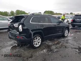 2015 Jeep Cherokee Latitude with VIN 1C4PJLCB0FW676917, listed as a IAAI auction lot 41928270 with 181,134 mi miles and . Bid and sale history available at carsss.com. Image 4.