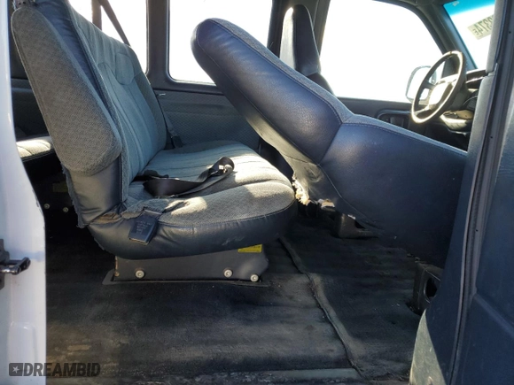 2000 Chevrolet Express Van with VIN 1GAHG39R8Y1258153, listed as a Copart auction lot 82823374 with 172,336 mi miles and Salvage Title. Bid and sale history available at carsss.com. Image 11.