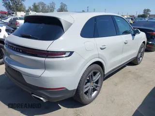 2024 Porsche Cayenne z VIN WP1AA2AY5RDA02624, wystawiony jako IAAI lot #42205528 z przebiegiem Nie podano mil oraz . Historia ofert i sprzedaży dostępna na DreamBid. Obrazek 4.