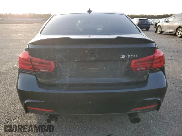 2017 BMW 3 Series 340i xDrive с VIN WBA8B7G51HNU37542, выставлен на аукционе Copart как лот 42449185 с пробегом Не указан миль и Списание • Salvage title. История ставок и продаж доступна на DreamBid. Изображение 6.