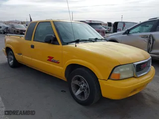 2003 GMC Sonoma SLS with VIN 1GTCS19X938196135, listed as a IAAI auction lot 41528855 with 109,963 mi miles. Bid and sale history available at carsss.com. Image 1.