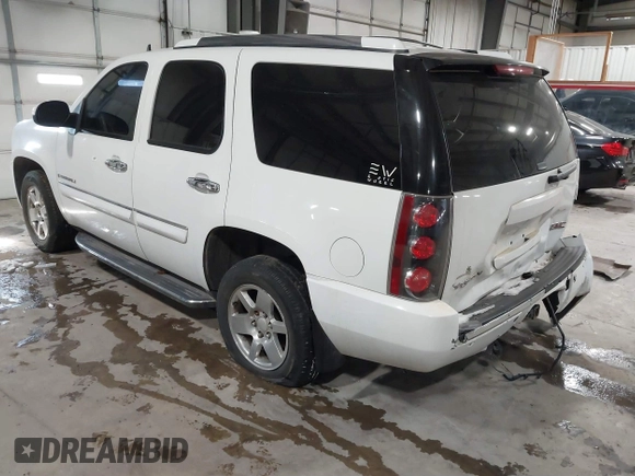 2008 GMC Yukon Denali z VIN 1GKFK63838J191268, wystawiony jako IAAI lot #41586712 z przebiegiem 206 128 mil mil oraz . Historia ofert i sprzedaży dostępna na DreamBid. Obrazek 3.