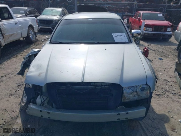 2006 Chrysler 300 Touring with VIN 2C3KA53G86H202606, listed as a IAAI auction lot 41478472 with NaN miles. Bid and sale history available at carsss.com. Image 13.