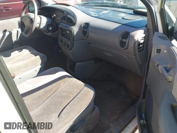 2000 Dodge Caravan SE with VIN 2B4GP45G9YR613000, listed as a IAAI auction lot 41806316 with Not Provided miles and . Bid and sale history available at carsss.com. Image 5.