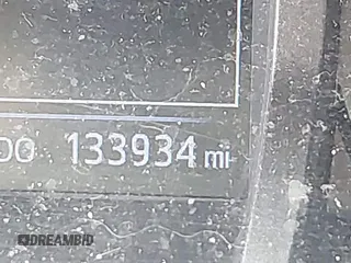 2017 Toyota Tacoma SR5 z VIN 3TMBZ5DN6HM010168, wystawiony jako IAAI lot #42315125 z przebiegiem 133 934 mil mil oraz . Historia ofert i sprzedaży dostępna na DreamBid. Obrazek 16.