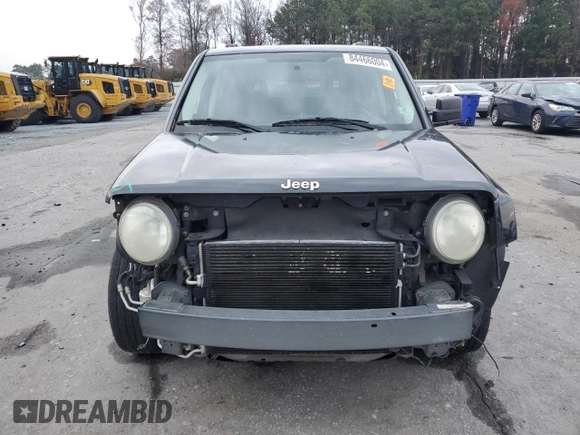2008 Jeep Patriot Limited with VIN 1J8FT48W48D784052, listed as a Copart auction lot 84466004 with 124,667 mi miles and Salvage Title. Bid and sale history available at DreamBid. Image 5.