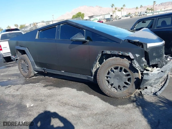 2024 Tesla Cybertruck with VIN 7G2CEHED2RA005217, listed as a IAAI auction lot 40927512 with 1 mi miles. Bid and sale history available at carsss.com. Image 18.