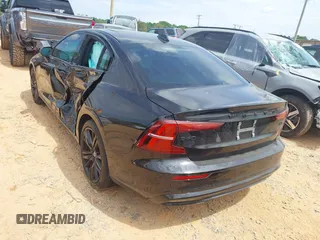 2024 Volvo S60 Plus Black Edition с VIN 7JRL12THXRG293984, выставлен на аукционе IAAI как лот 42101901 с пробегом 23 976 миль миль и . История ставок и продаж доступна на DreamBid. Изображение 3.