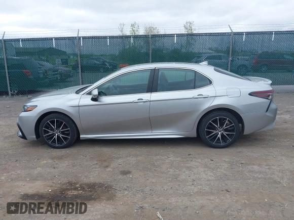 2023 Toyota Camry SE z VIN 4T1G11AK0PU766665, wystawiony jako IAAI lot #42202075 z przebiegiem 59 320 mil mil oraz . Historia ofert i sprzedaży dostępna na DreamBid. Obrazek 14.
