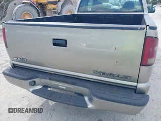 2000 Chevrolet S-10 LS with VIN 1GCCS1942YK156897, listed as a IAAI auction lot 41709047 with 131,331 mi miles. Bid and sale history available at carsss.com. Image 14.