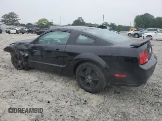2006 Ford Mustang GT Deluxe z VIN 1ZVHT82H265242972, wystawiony jako Copart lot #55833205 z przebiegiem 53 375 mil mil oraz Szkoda całkowita • Salvage title. Historia ofert i sprzedaży dostępna na DreamBid. Obrazek 2.