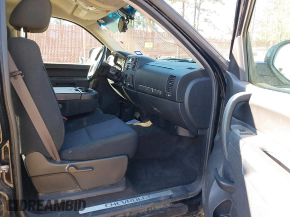 2011 Chevrolet Silverado 1500 LT with VIN 3GCPKSE33BG320029, listed as a IAAI auction lot 41805671 with 110,000 mi miles. Bid and sale history available at carsss.com. Image 5.