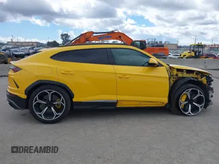 2019 Lamborghini Urus z VIN ZPBUA1ZL7KLA01416, wystawiony jako IAAI lot #41680325 z przebiegiem 72 817 mil mil oraz . Historia ofert i sprzedaży dostępna na DreamBid. Obrazek 14.
