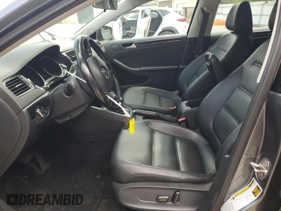 2017 Volkswagen Jetta SEL z VIN 3VWL17AJ9HM407735, wystawiony jako Copart lot #60257715 z przebiegiem 124 393 mil mil oraz Czysty tytuł • Clean title. Historia ofert i sprzedaży dostępna na DreamBid. Obrazek 7.