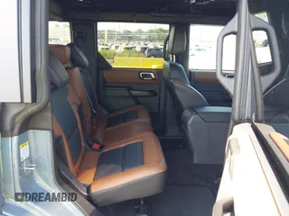 2024 Ford Bronco Outer Banks z VIN 1FMDE8BH3RLB41205, wystawiony jako IAAI lot #42558633 z przebiegiem 1 457 mil mil oraz . Historia ofert i sprzedaży dostępna na DreamBid. Obrazek 8.