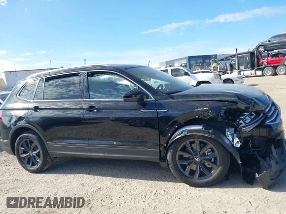 2024 Volkswagen Tiguan SE z VIN 3VV3B7AX8RM192033, wystawiony jako IAAI lot #41568271 z przebiegiem 2 851 mil mil oraz . Historia ofert i sprzedaży dostępna na DreamBid. Obrazek 13.