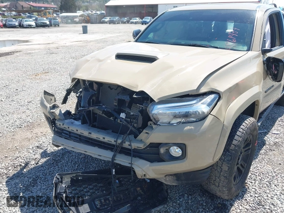 2020 Toyota Tacoma SR5 z VIN 3TMCZ5AN1LM300447, wystawiony jako IAAI lot #41961434 z przebiegiem 42 090 mil mil oraz . Historia ofert i sprzedaży dostępna na DreamBid. Obrazek 6.