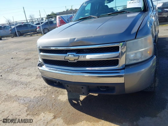 2007 Chevrolet Silverado 1500 LT w/1LT with VIN 1GCEC19J27Z609904, listed as a IAAI auction lot 41425797 with 294,241 mi miles. Bid and sale history available at carsss.com. Image 13.