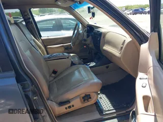 2000 Ford Explorer z VIN 1FMZU64P3YZB70619, wystawiony jako IAAI lot #42000128 z przebiegiem 230 681 mil mil oraz . Historia ofert i sprzedaży dostępna na DreamBid. Obrazek 5.