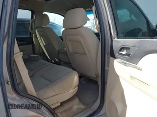 2007 Chevrolet Tahoe LTZ z VIN 1GNFC130X7R241919, wystawiony jako IAAI lot #41270202 z przebiegiem Nie podano mil oraz . Historia ofert i sprzedaży dostępna na DreamBid. Obrazek 8.