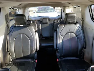 2018 Chrysler Pacifica Limited z VIN 2C4RC1GG3JR233143, wystawiony jako Copart lot #48360105 z przebiegiem 75 680 mil mil oraz Szkody całkowita. Historia ofert i sprzedaży dostępna na DreamBid. Obrazek 10.