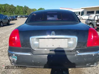 2011 Lincoln Town Car Executive L z VIN 2LNBL8EV7BX754824, wystawiony jako IAAI lot #42142808 z przebiegiem 494 049 mil mil oraz . Historia ofert i sprzedaży dostępna na DreamBid. Obrazek 12.