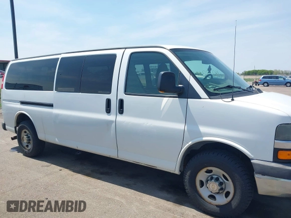 2013 Chevrolet Express Passenger LT z VIN 1GAZG1FG9D1153305, wystawiony jako IAAI lot #42182424 z przebiegiem 25 897 mil mil oraz . Historia ofert i sprzedaży dostępna na DreamBid. Obrazek 13.