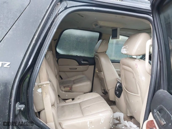 2007 Chevrolet Tahoe LT with VIN 1GNFK13047R103134, listed as a IAAI auction lot 41963963 with 209,882 mi miles. Bid and sale history available at carsss.com. Image 8.
