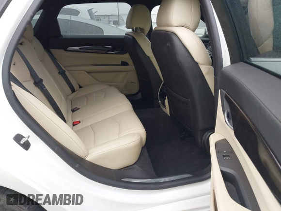 2019 Cadillac CT6 Luxury AWD z VIN 1G6KB5RS9KU114954, wystawiony jako IAAI lot #38260808 z przebiegiem 17 666 mil mil oraz . Historia ofert i sprzedaży dostępna na DreamBid. Obrazek 8.