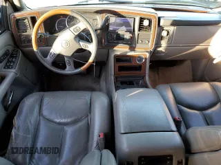2003 Cadillac Escalade z VIN 1GYEC63TX3R135227, wystawiony jako Copart lot #88373245 z przebiegiem 258 595 mil mil oraz Czysty tytuł • Clean title. Historia ofert i sprzedaży dostępna na DreamBid. Obrazek 8.