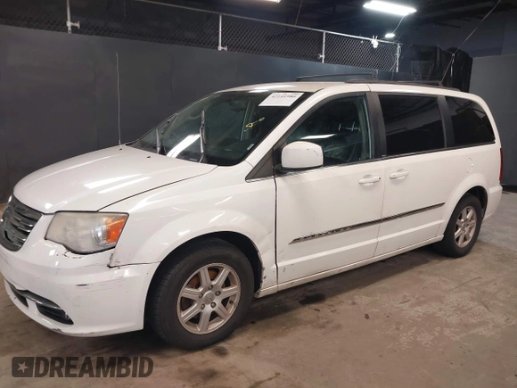 2013 Chrysler Town & Country Touring z VIN 2C4RC1BG9DR656630, wystawiony jako IAAI lot #42141980 z przebiegiem 150 303 mil mil oraz . Historia ofert i sprzedaży dostępna na DreamBid. Obrazek 6.