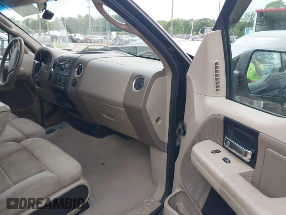 2006 Ford F-150 XLT with VIN 1FTRW12W96FA87318, listed as a IAAI auction lot 41936492 with 221,709 mi miles. Bid and sale history available at carsss.com. Image 5.